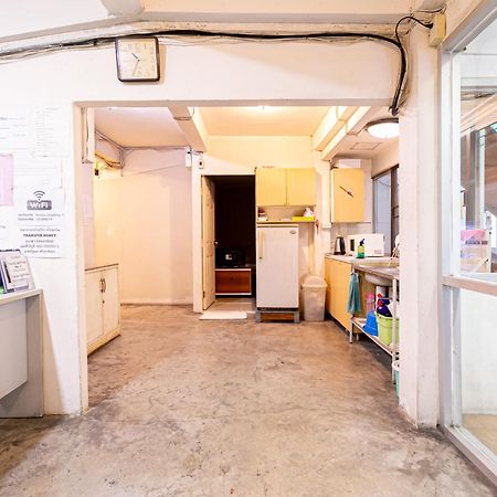 Freesia Saladaeng Silom Apartments Бангкок Экстерьер фото