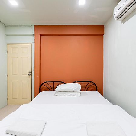 Freesia Saladaeng Silom Apartments Бангкок Экстерьер фото