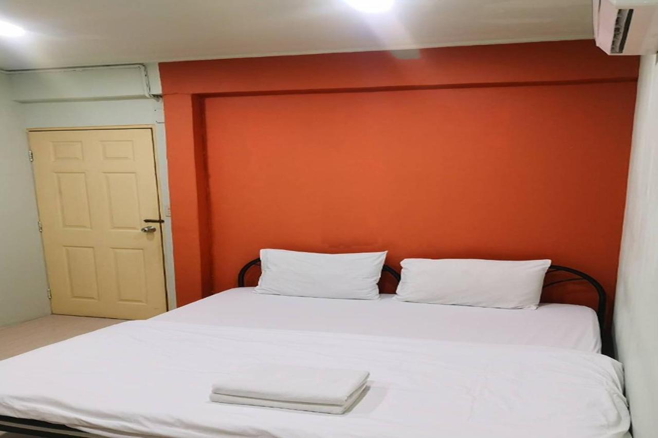 Freesia Saladaeng Silom Apartments Бангкок Экстерьер фото