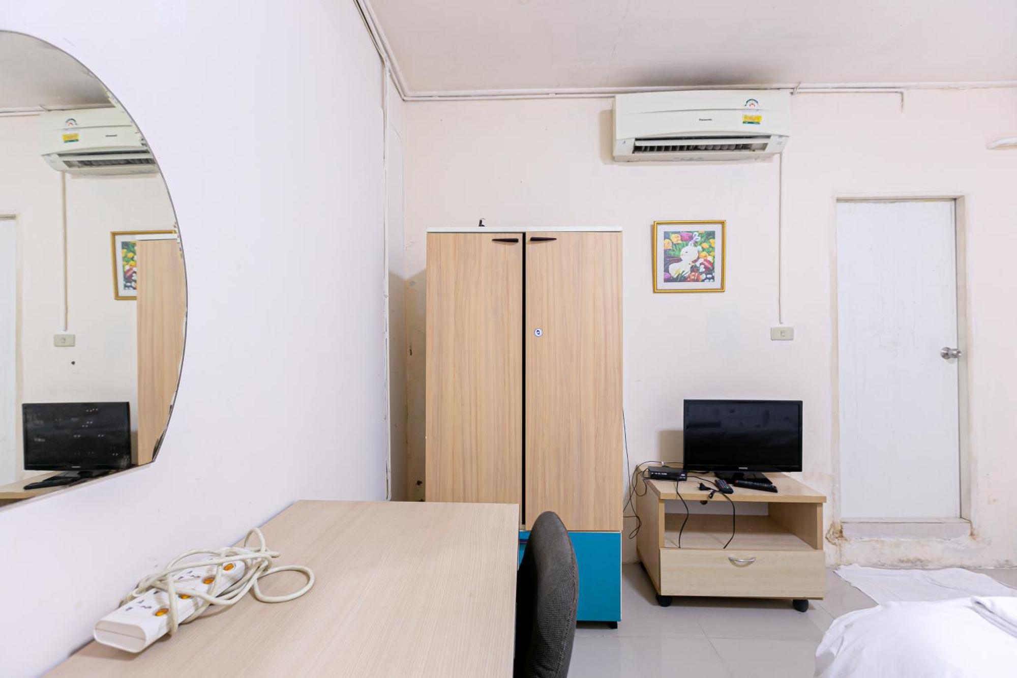 Freesia Saladaeng Silom Apartments Бангкок Экстерьер фото