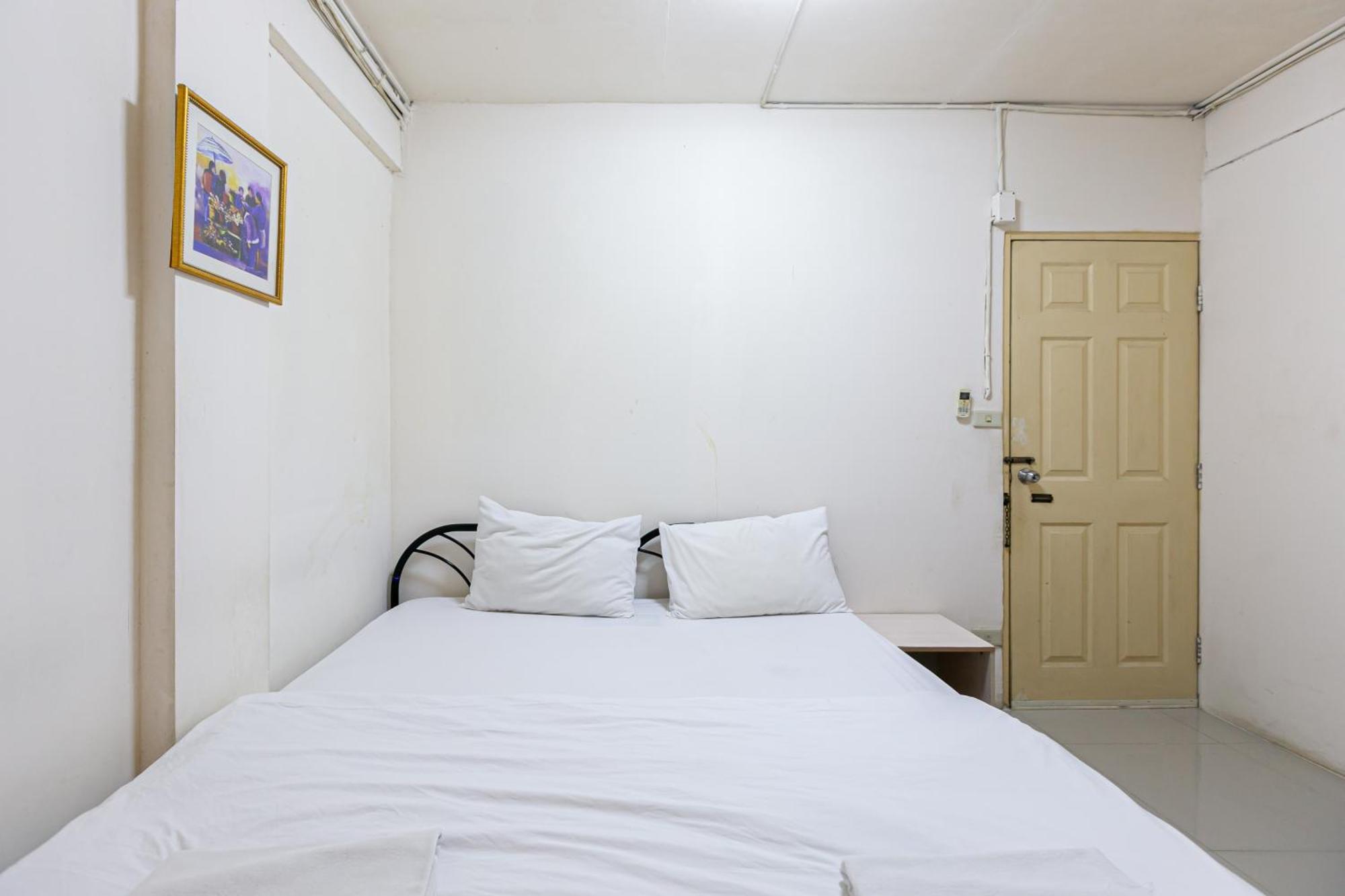 Freesia Saladaeng Silom Apartments Бангкок Экстерьер фото
