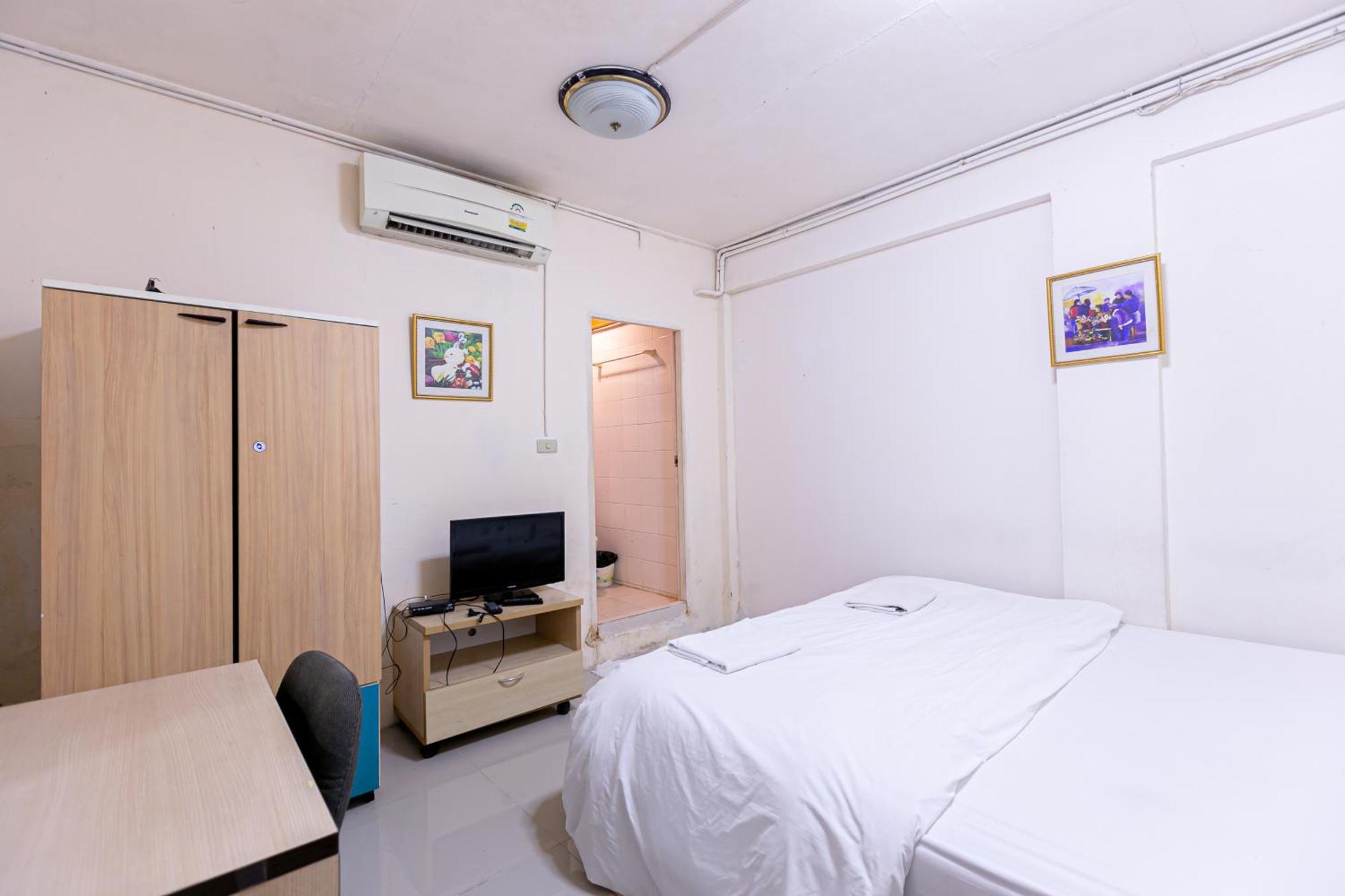 Freesia Saladaeng Silom Apartments Бангкок Экстерьер фото