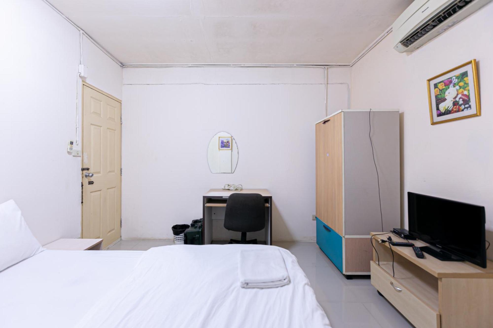 Freesia Saladaeng Silom Apartments Бангкок Экстерьер фото