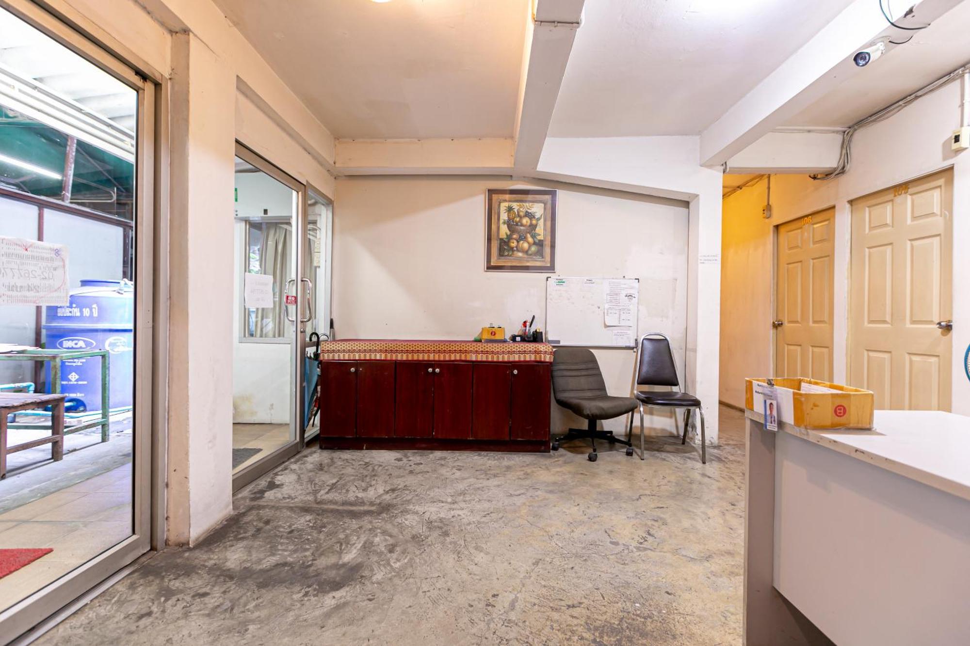 Freesia Saladaeng Silom Apartments Бангкок Экстерьер фото