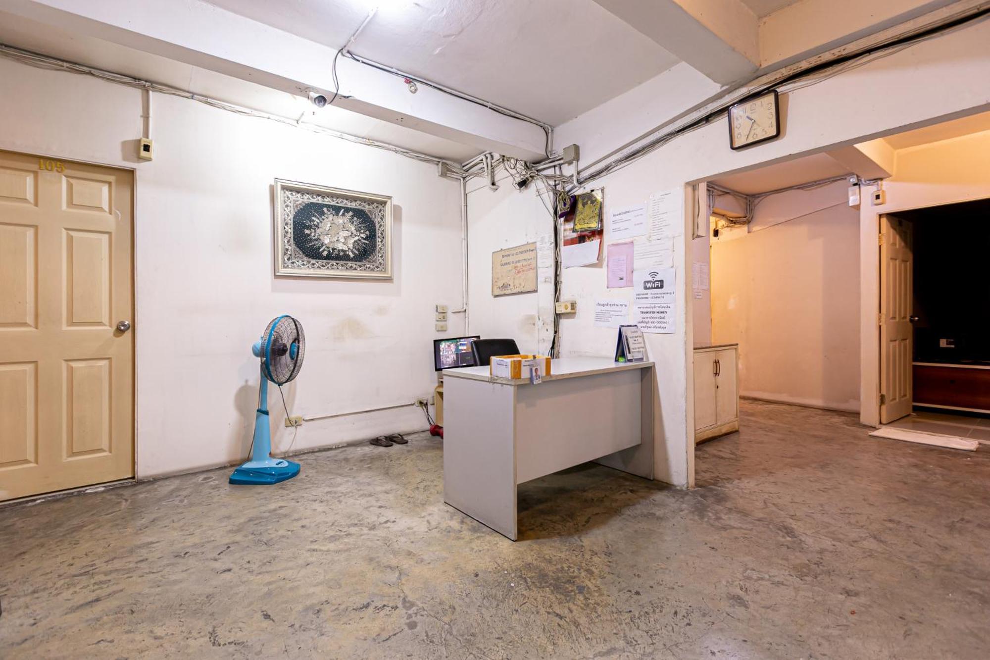 Freesia Saladaeng Silom Apartments Бангкок Экстерьер фото