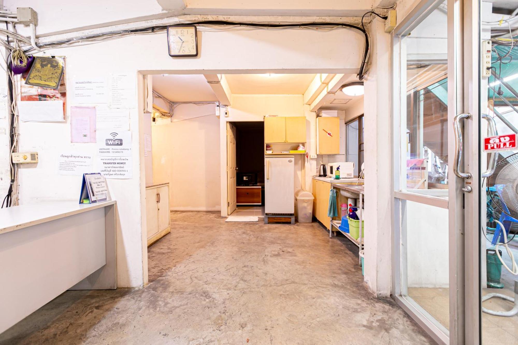 Freesia Saladaeng Silom Apartments Бангкок Экстерьер фото