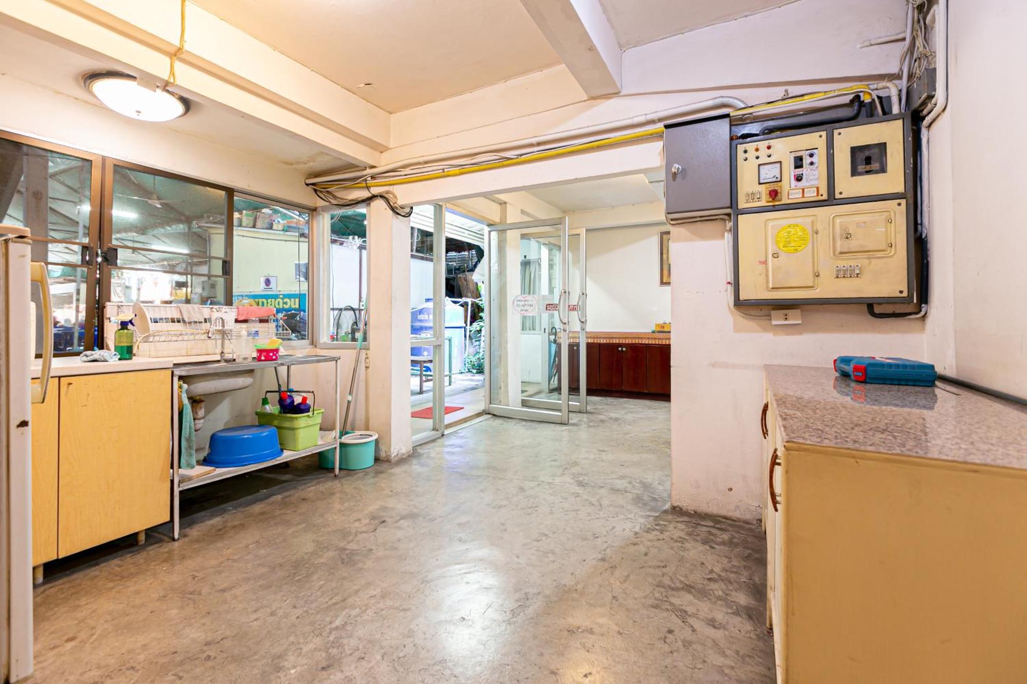 Freesia Saladaeng Silom Apartments Бангкок Экстерьер фото