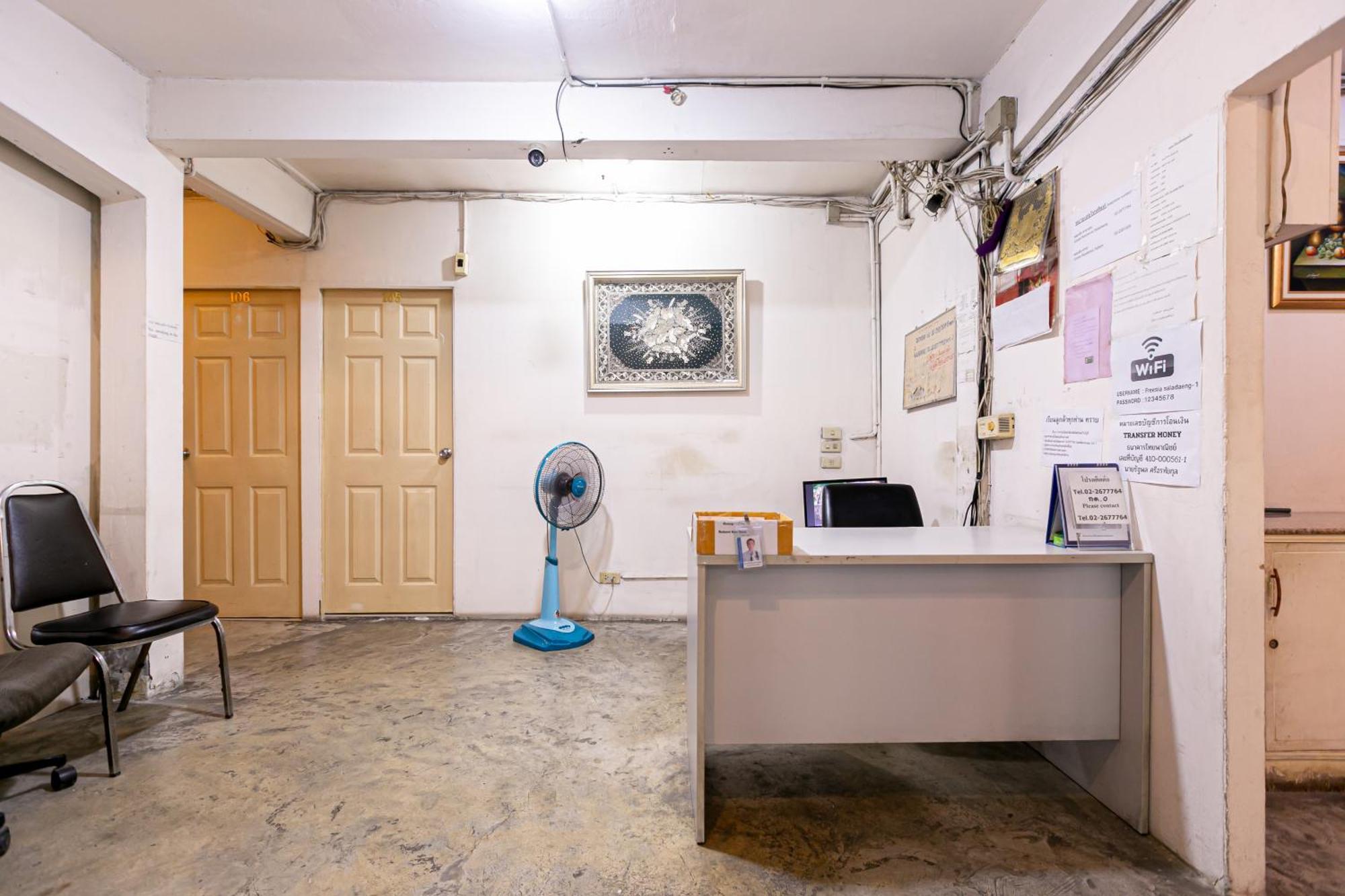 Freesia Saladaeng Silom Apartments Бангкок Экстерьер фото