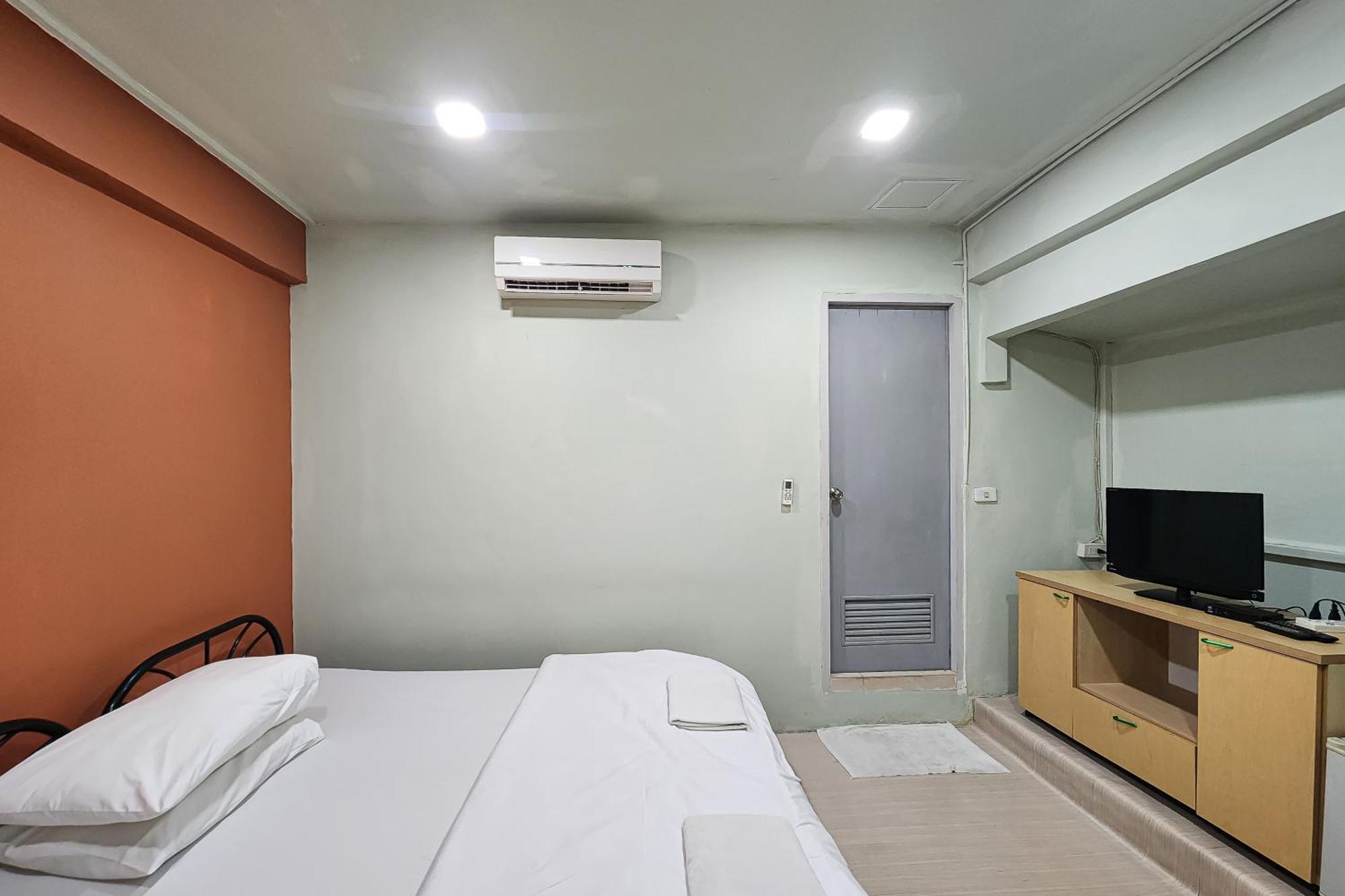 Freesia Saladaeng Silom Apartments Бангкок Экстерьер фото