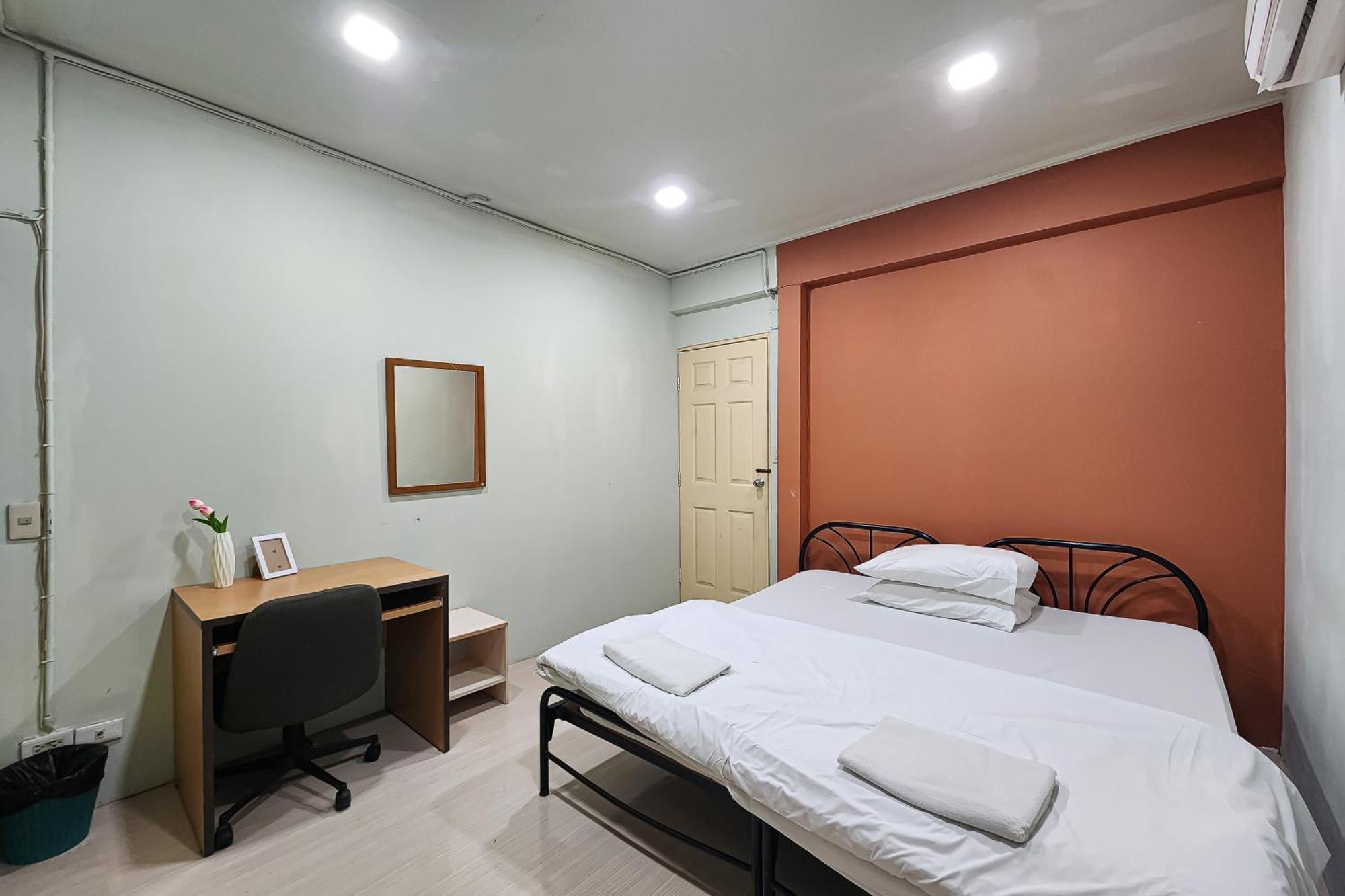 Freesia Saladaeng Silom Apartments Бангкок Экстерьер фото