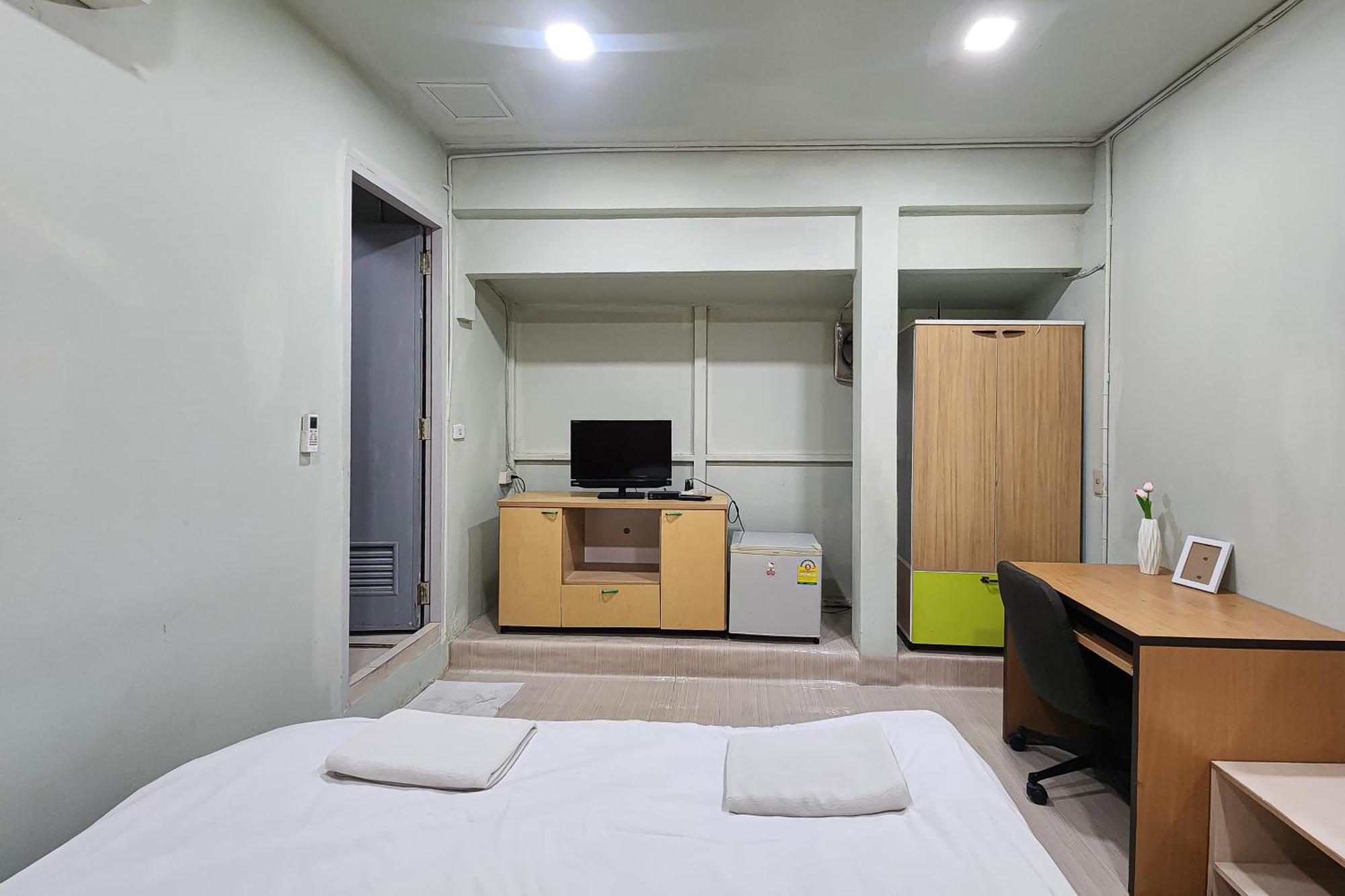 Freesia Saladaeng Silom Apartments Бангкок Экстерьер фото