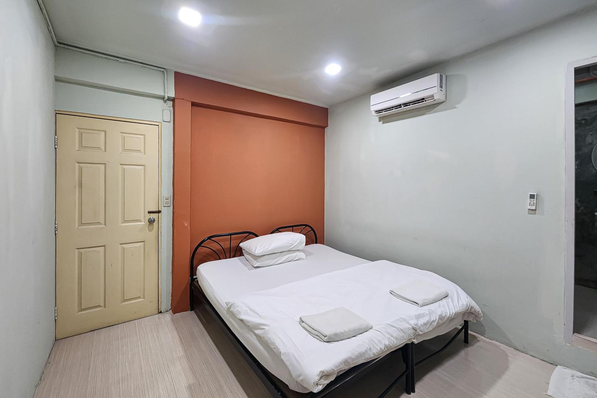Freesia Saladaeng Silom Apartments Бангкок Экстерьер фото