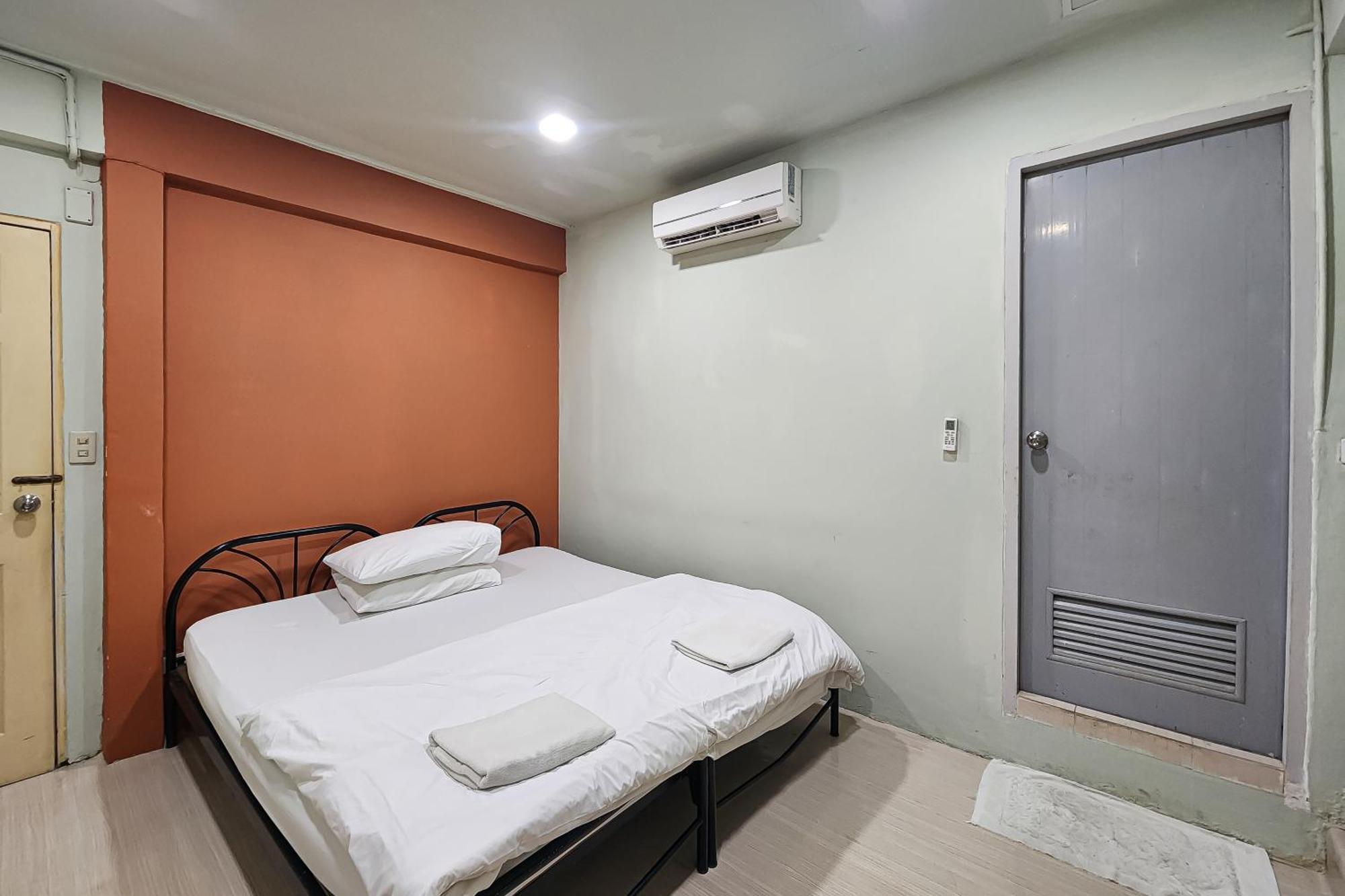 Freesia Saladaeng Silom Apartments Бангкок Экстерьер фото