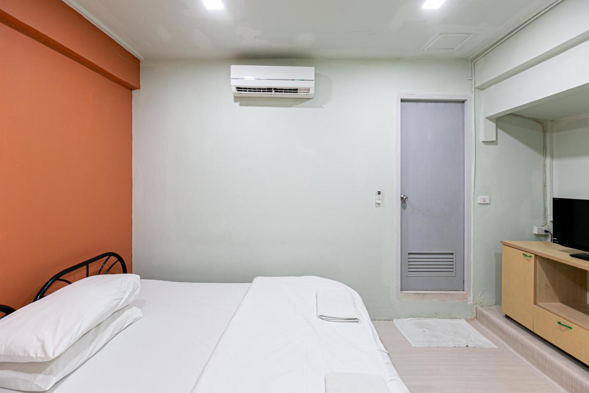 Freesia Saladaeng Silom Apartments Бангкок Экстерьер фото