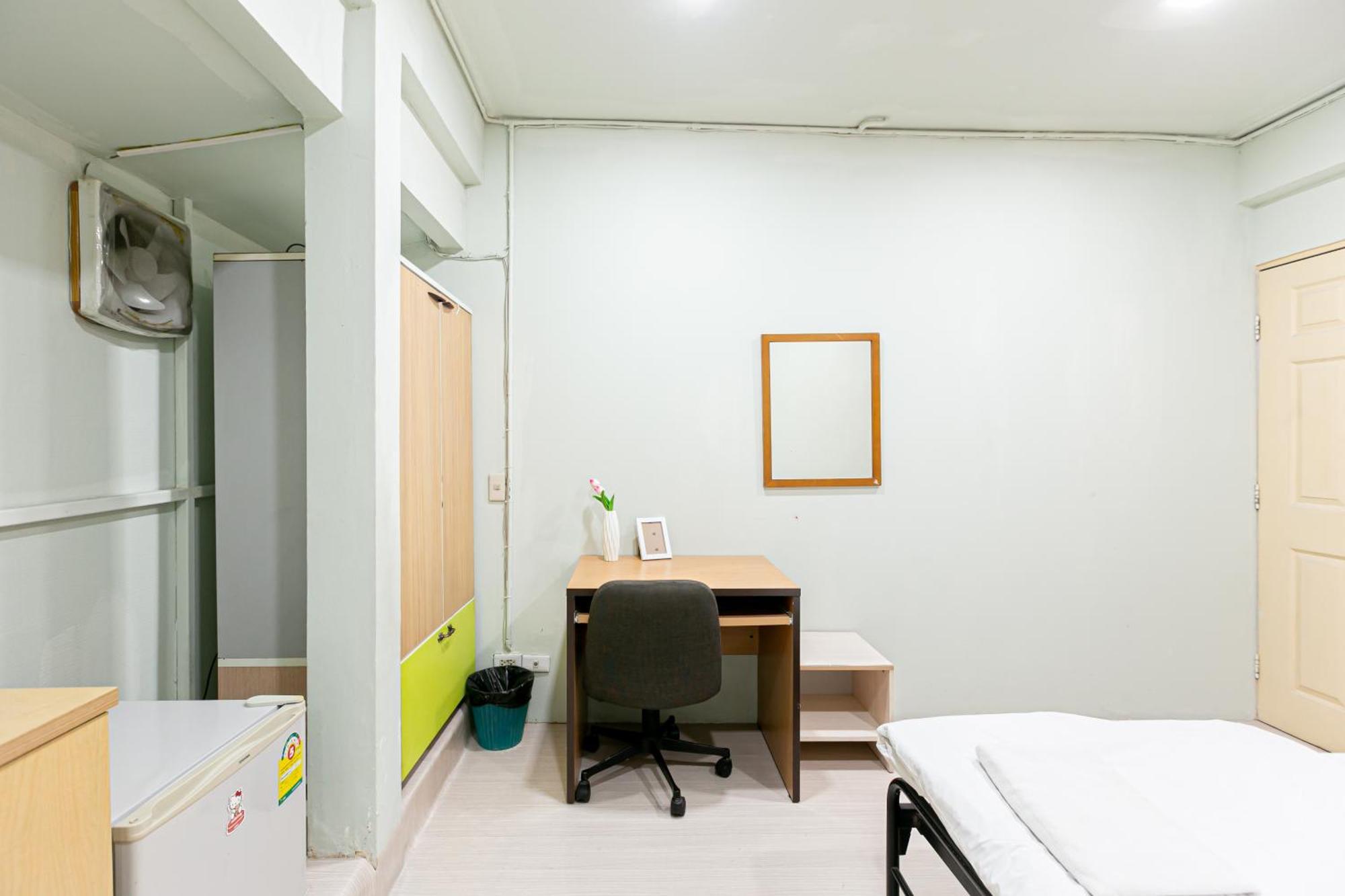 Freesia Saladaeng Silom Apartments Бангкок Экстерьер фото