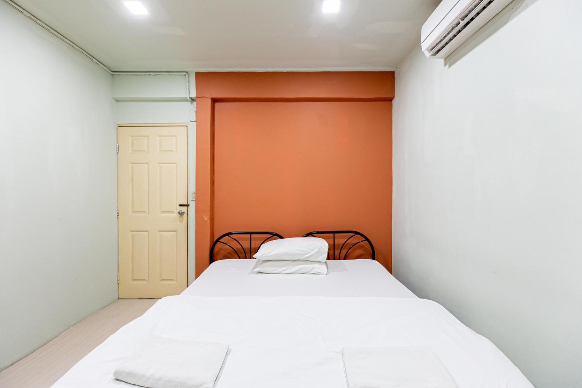 Freesia Saladaeng Silom Apartments Бангкок Экстерьер фото