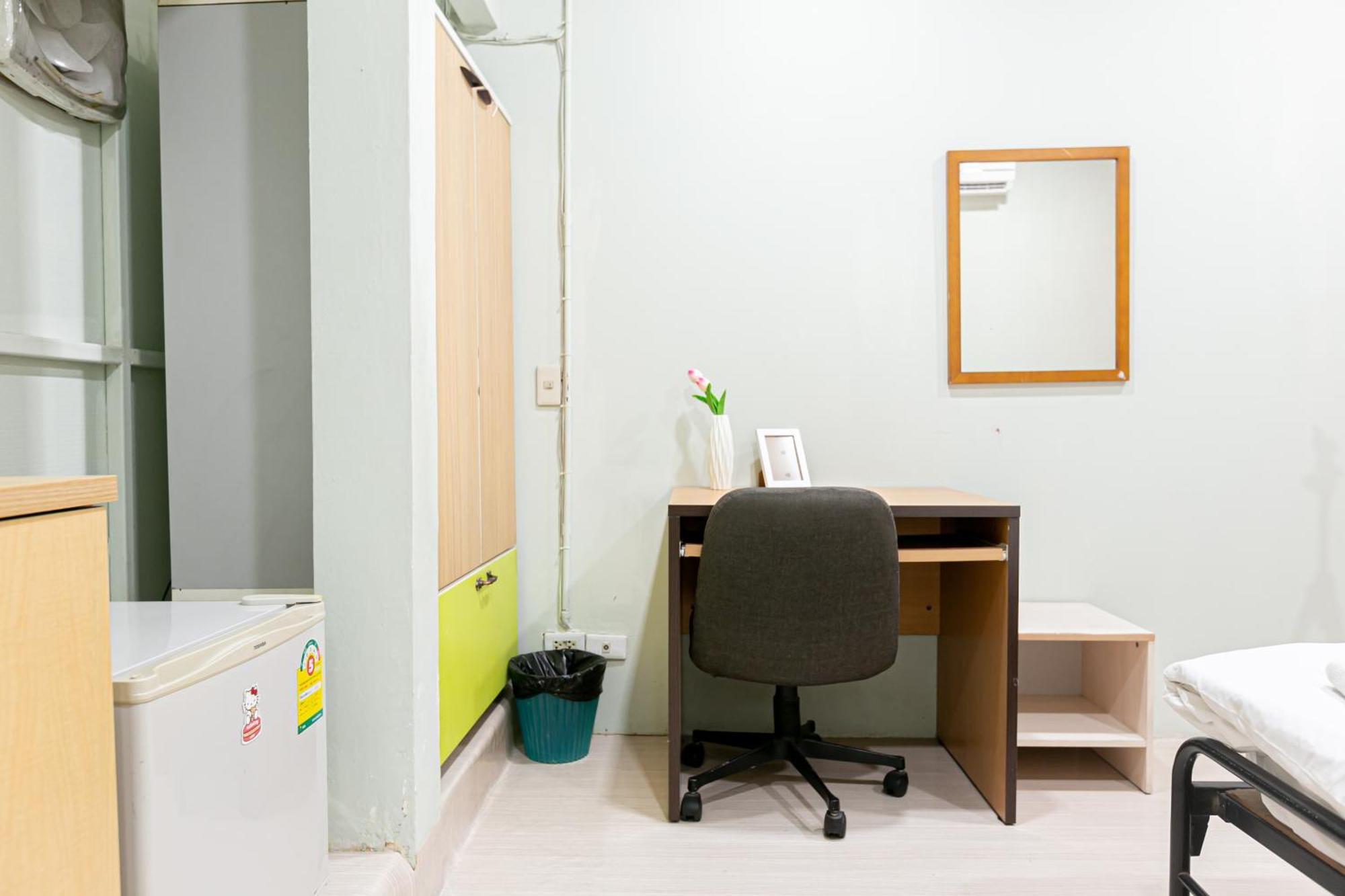 Freesia Saladaeng Silom Apartments Бангкок Экстерьер фото