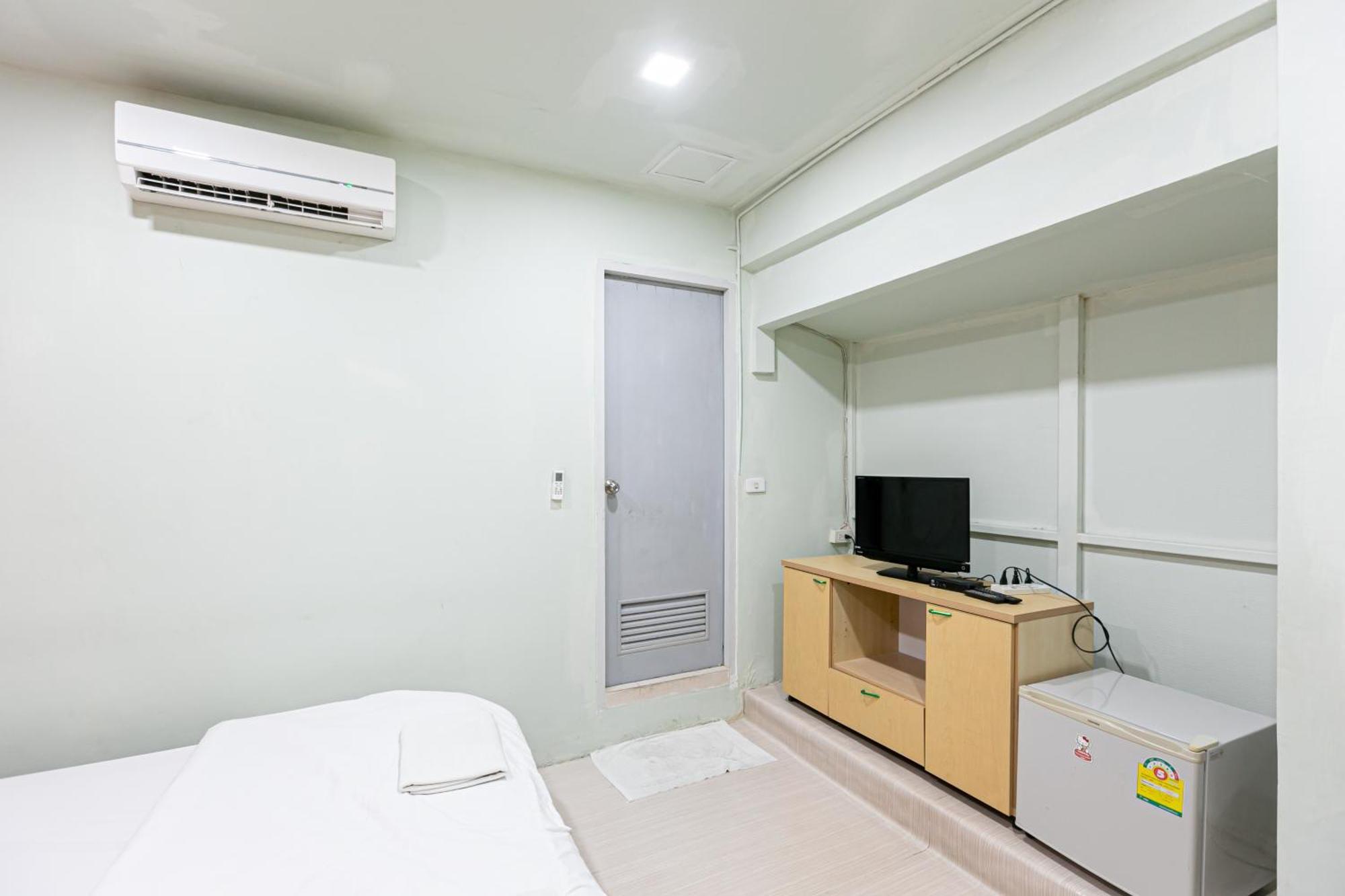 Freesia Saladaeng Silom Apartments Бангкок Экстерьер фото