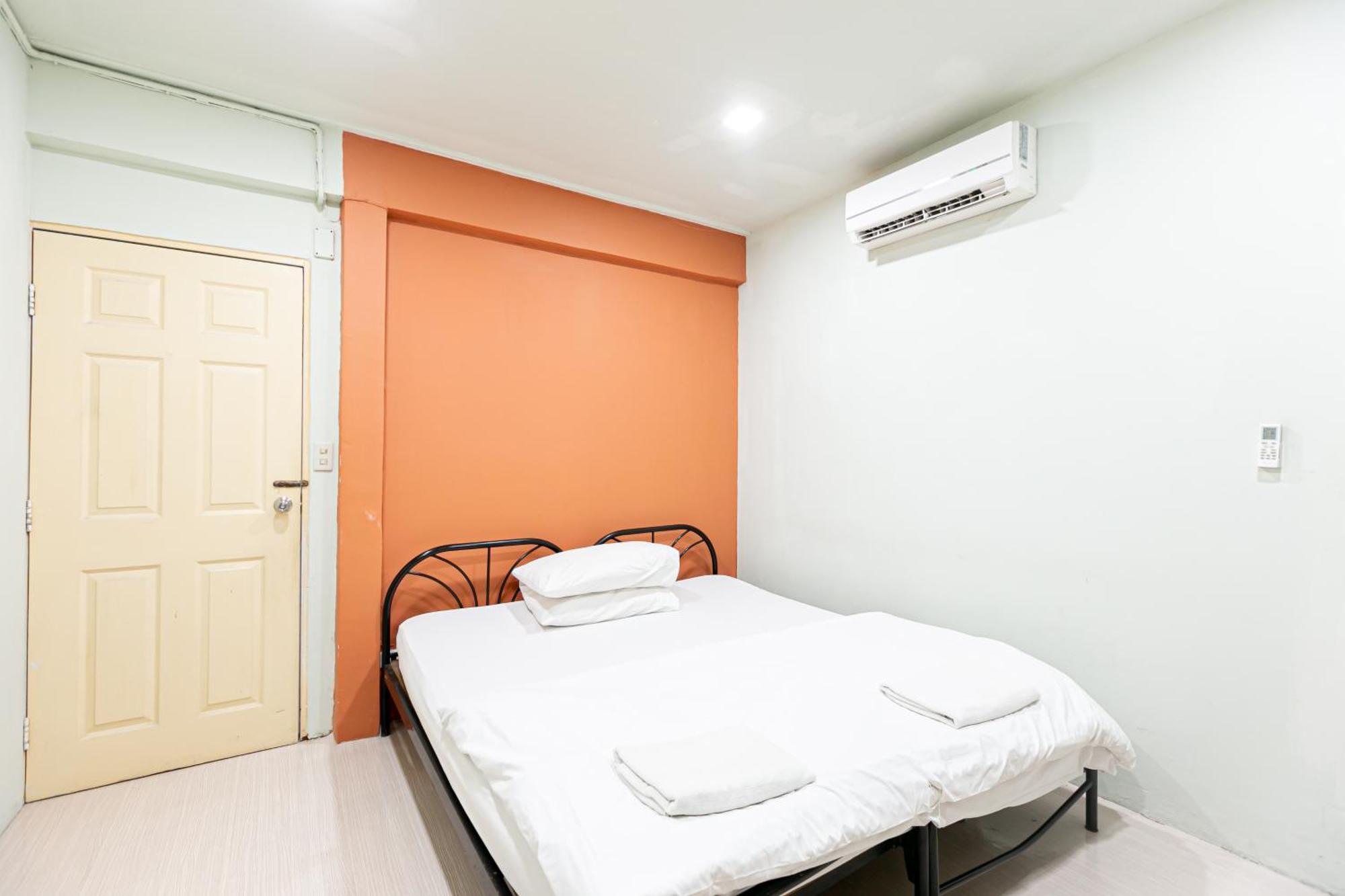 Freesia Saladaeng Silom Apartments Бангкок Экстерьер фото